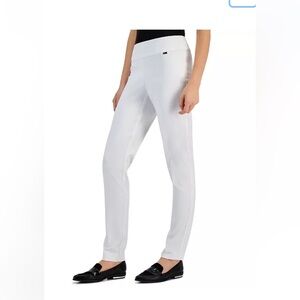 Women’s petite white skinny pants. NWT. 8P